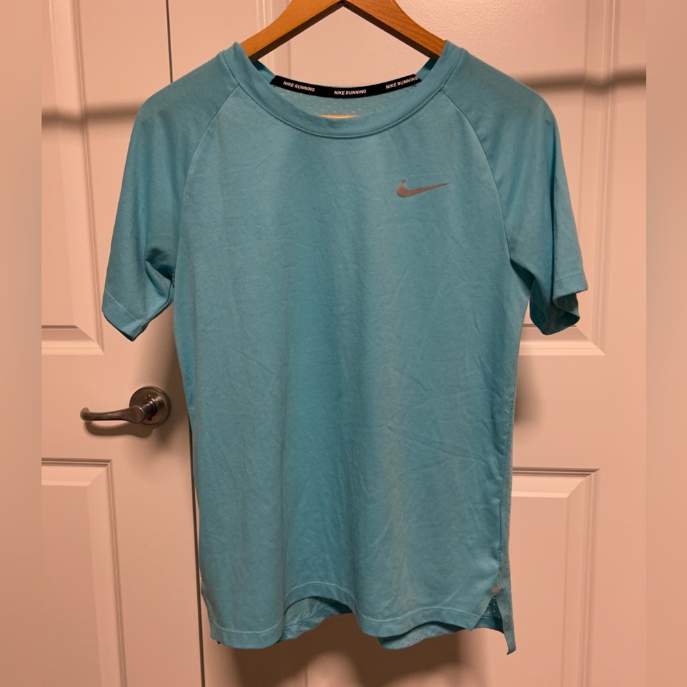 Nike Running Women's Light Blue, Lightweight Athletic T-Shirt with Mesh Back